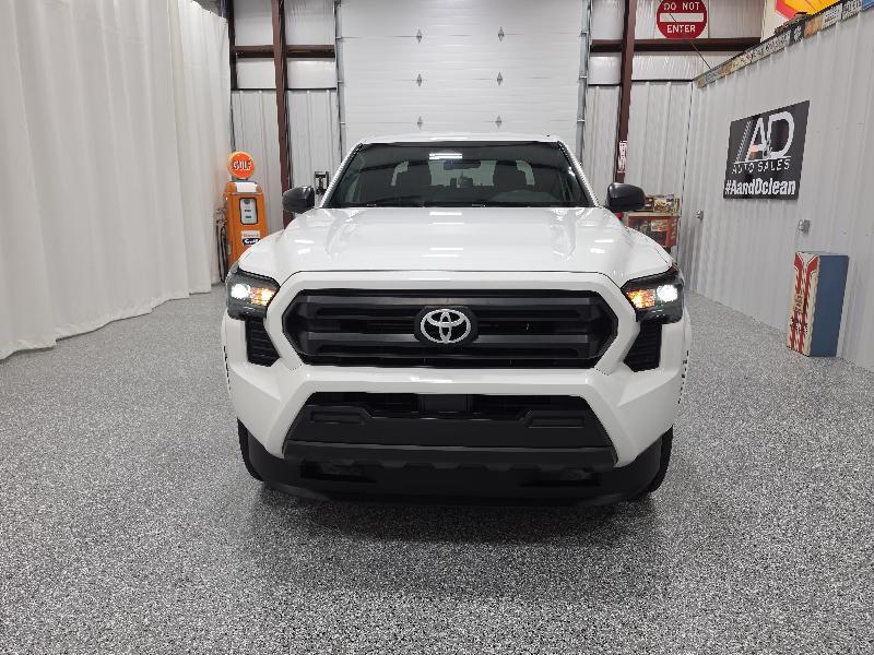 Toyota Tacoma 4WD SR Double Cab 5' Bed AT (Natl) 2024
