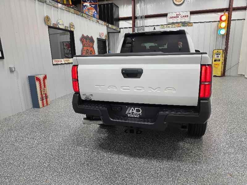 Toyota Tacoma 4WD SR Double Cab 5' Bed AT (Natl) 2024