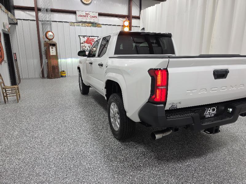 Toyota Tacoma 4WD SR Double Cab 5' Bed AT (Natl) 2024
