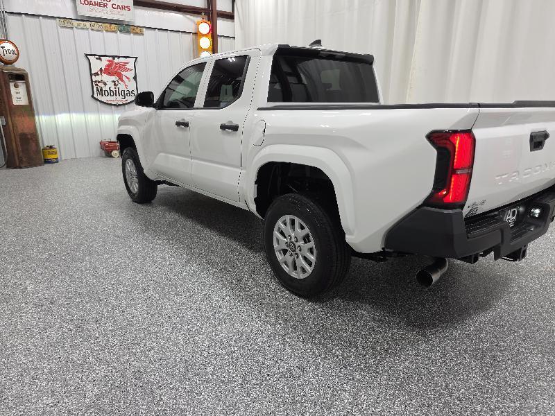 Toyota Tacoma 4WD SR Double Cab 5' Bed AT (Natl) 2024