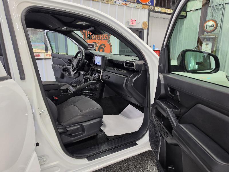 Toyota Tacoma 4WD SR Double Cab 5' Bed AT (Natl) 2024