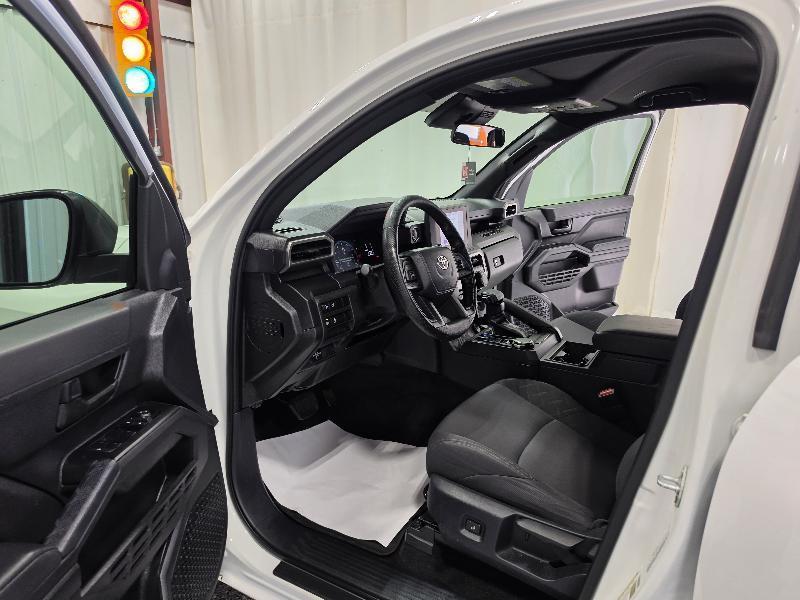 Toyota Tacoma 4WD SR Double Cab 5' Bed AT (Natl) 2024