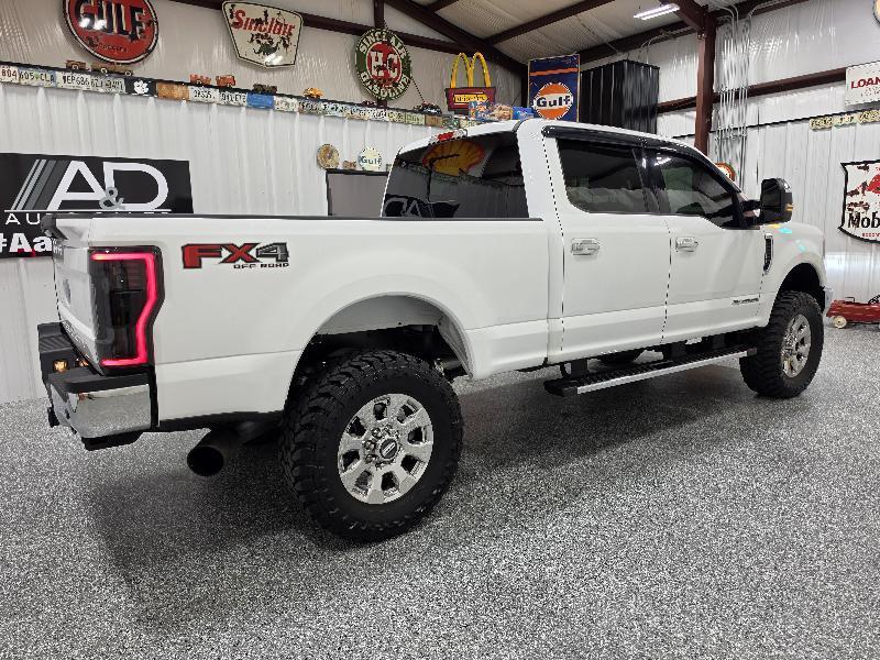 Ford Super Duty F-250 SRW Lariat 4WD Crew Cab 6.75' Box 2017