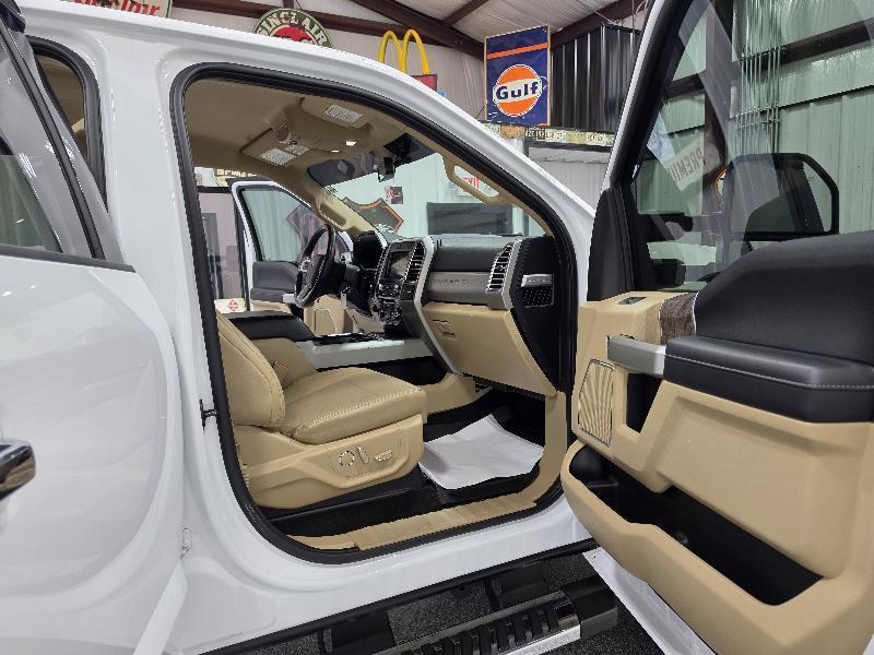 Ford Super Duty F-250 SRW Lariat 4WD Crew Cab 6.75' Box 2017