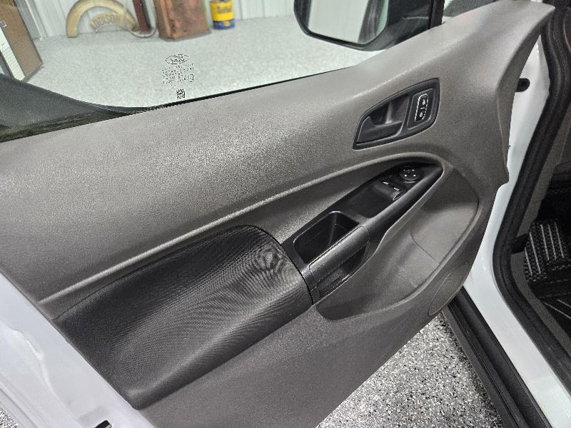 Ford Transit Connect photo 8
