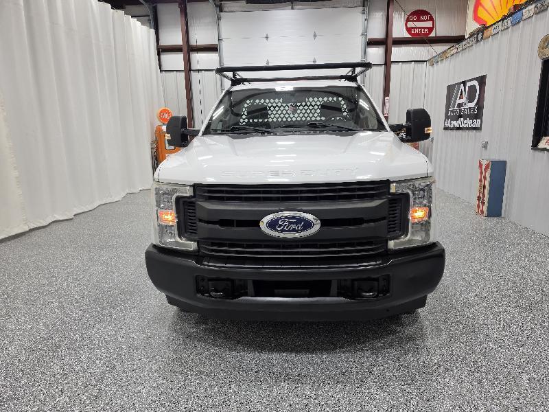 Ford Super Duty F-350 SRW XL 2WD Reg Cab 145" WB 60" CA 2019