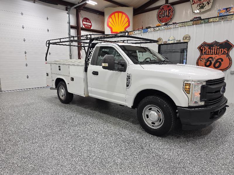 Ford Super Duty F-350 SRW XL 2WD Reg Cab 145" WB 60" CA 2019