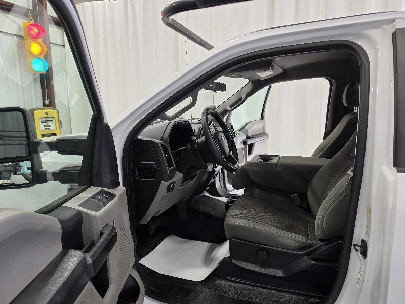 Ford Super Duty F-350 SRW XL 2WD Reg Cab 145" WB 60" CA 2019