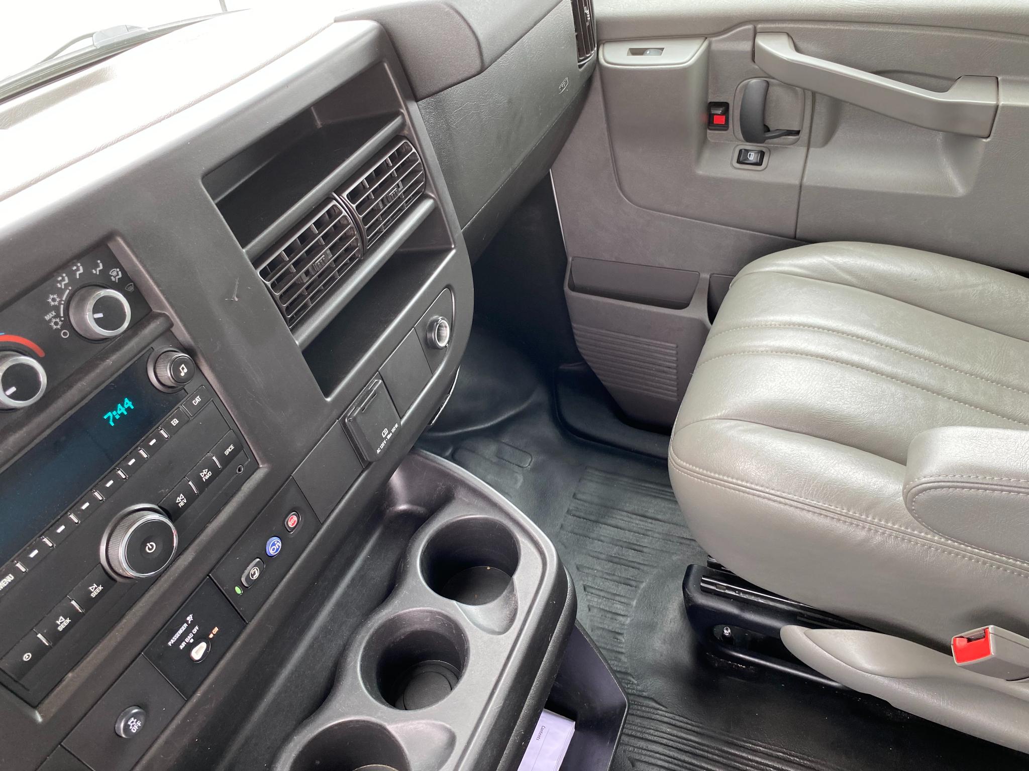 Chevrolet Express Cargo Van RWD 2500 135" 2021