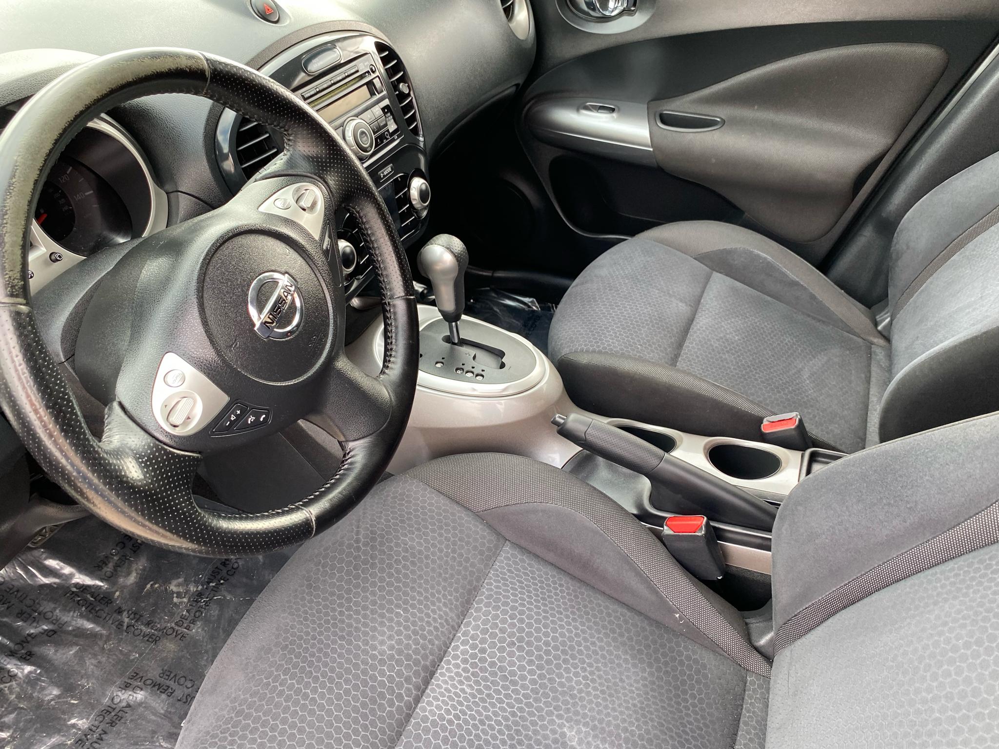 Nissan Juke 5dr Wgn I4 CVT SV FWD 2011
