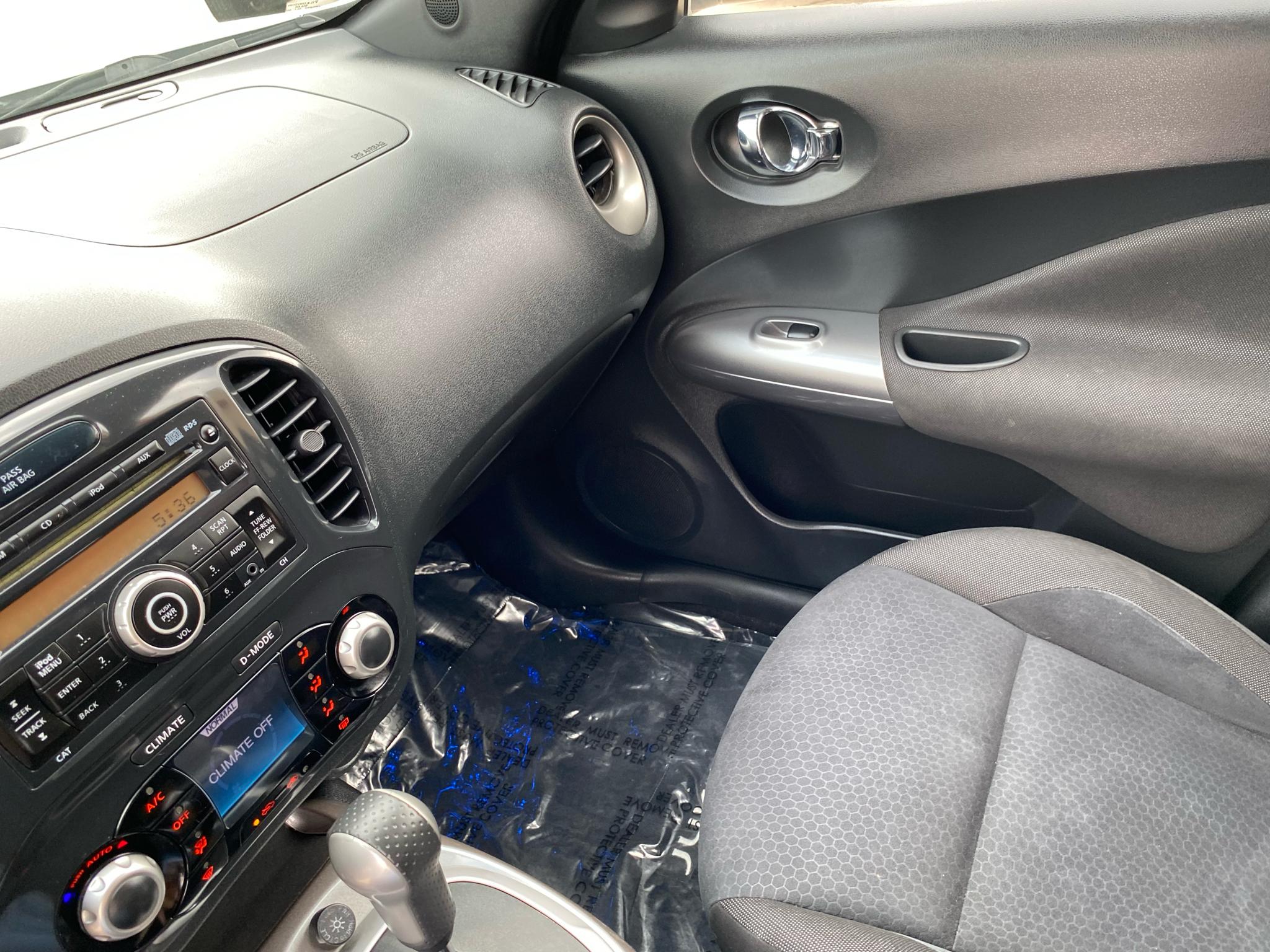 Nissan Juke 5dr Wgn I4 CVT SV FWD 2011