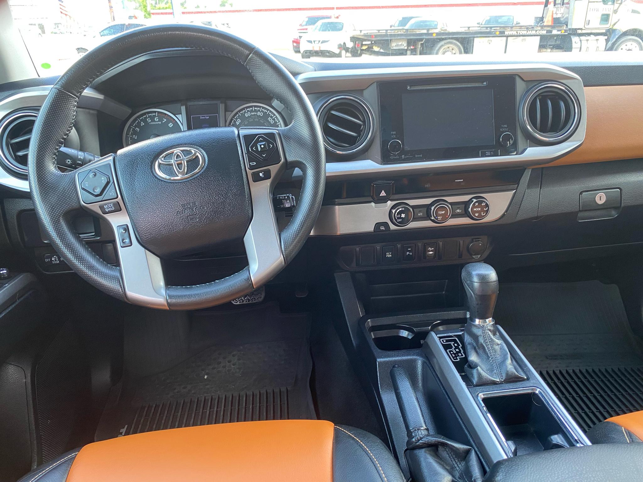 Toyota Tacoma TRD Off Road Double Cab 5' Bed V6 4x2 AT (Natl) 2017