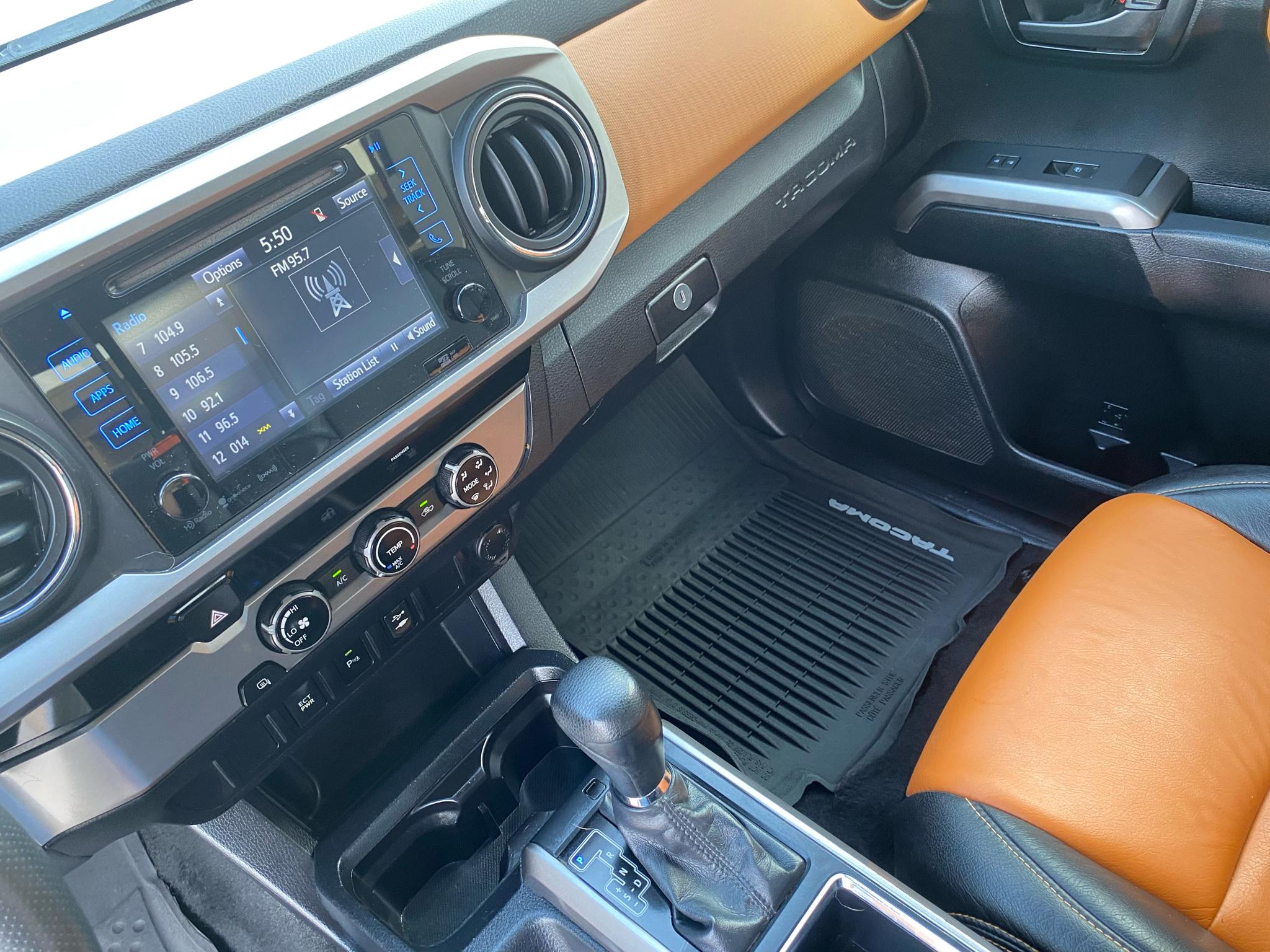 Toyota Tacoma TRD Off Road Double Cab 5' Bed V6 4x2 AT (Natl) 2017