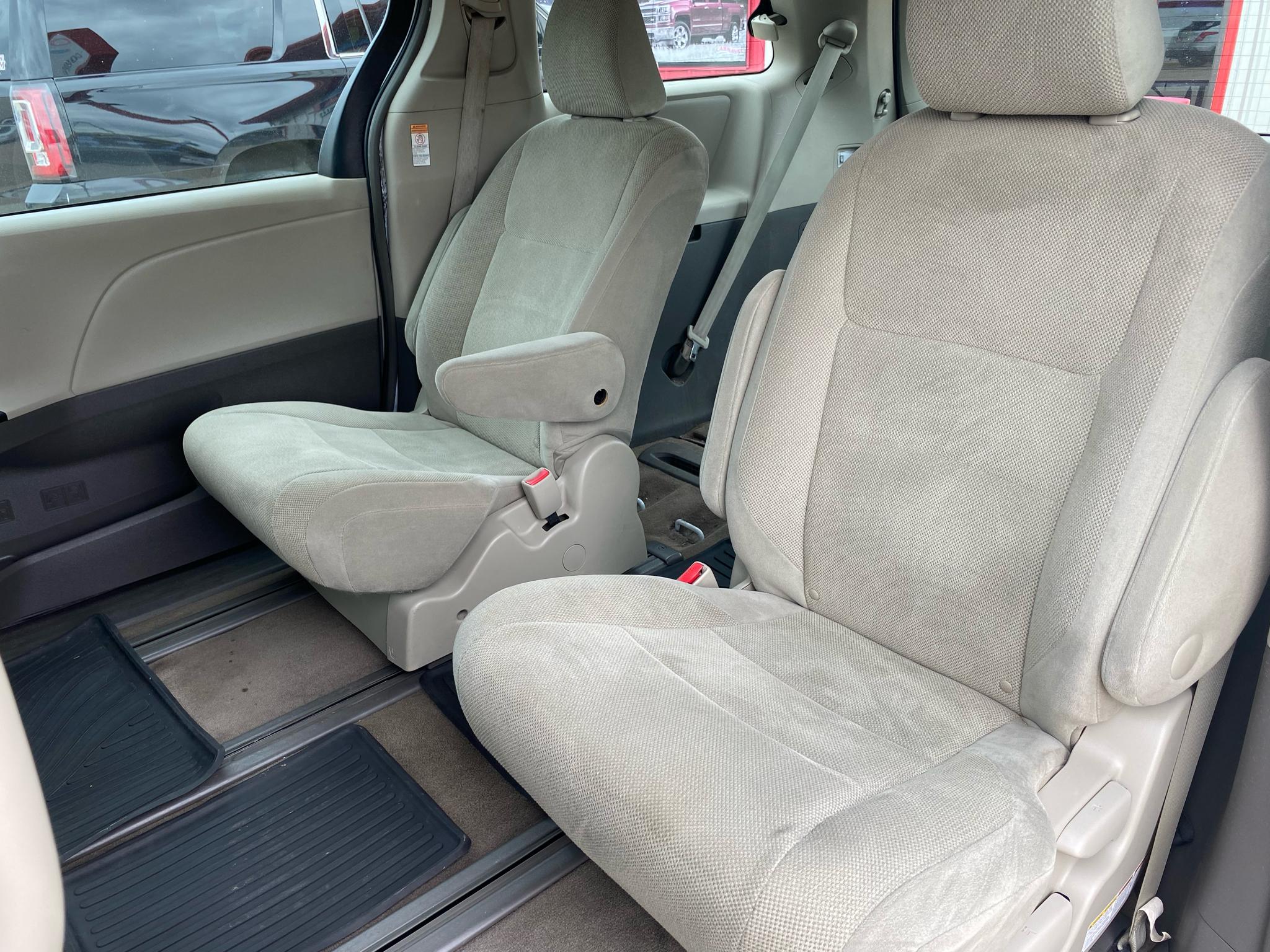 Toyota Sienna L FWD 7-Passenger (Natl) 2017