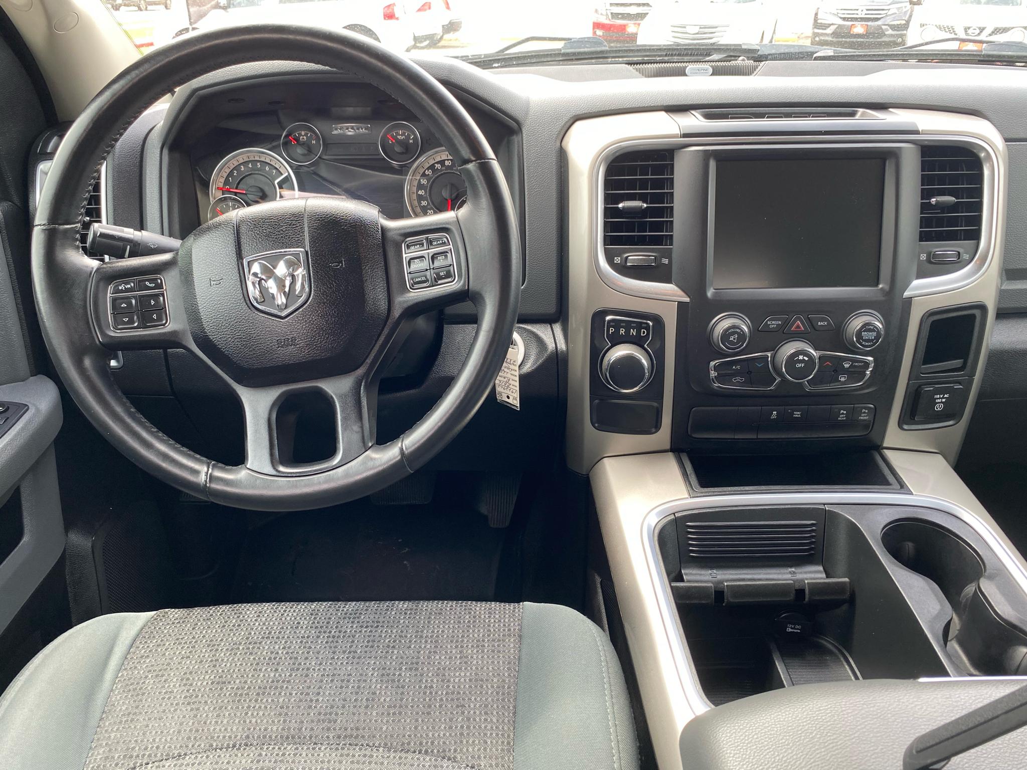 RAM 1500 2WD Crew Cab 140.5" Lone Star 2016