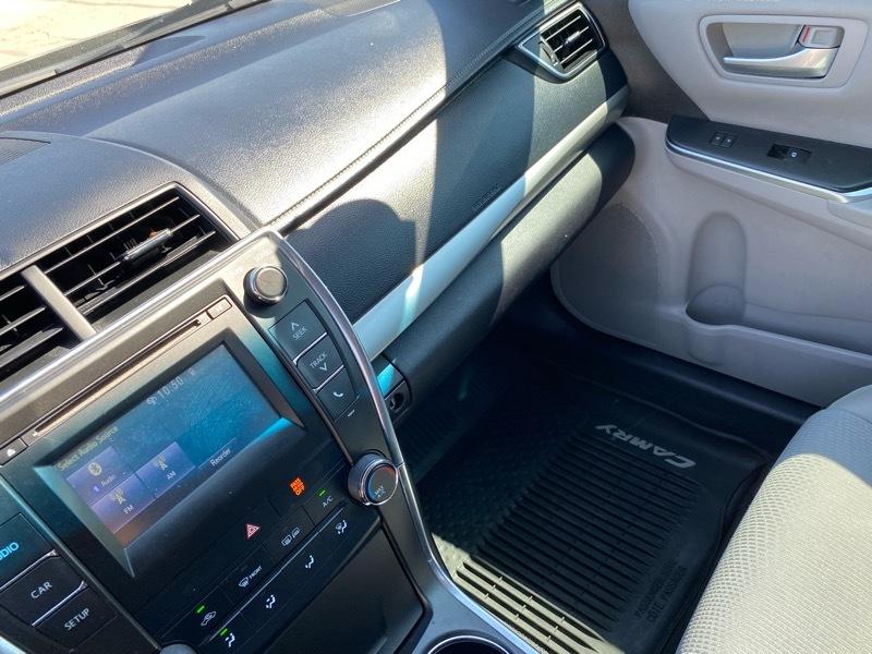 Toyota Camry XLE Auto (Natl) 2017