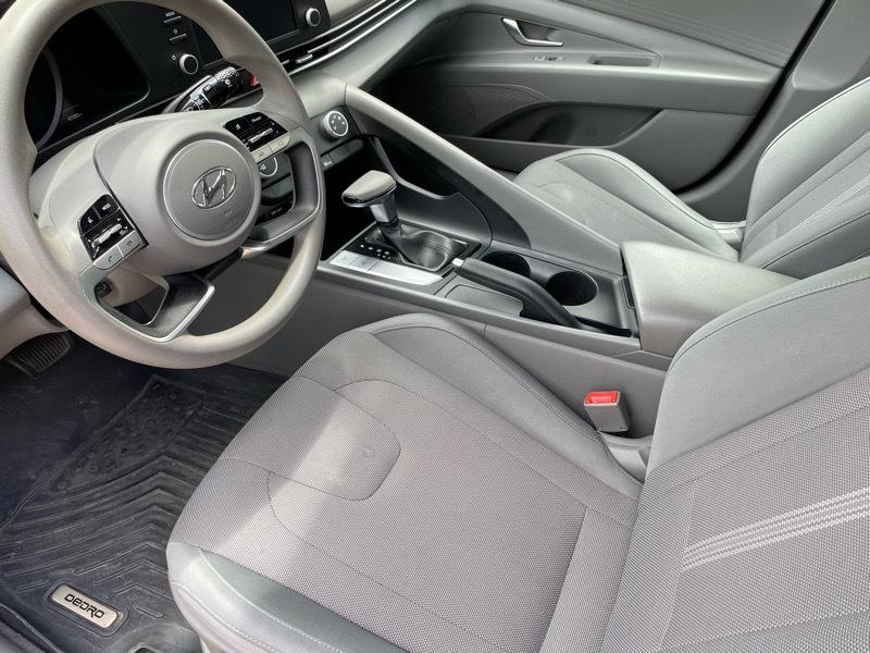 Hyundai Elantra SE IVT 2021