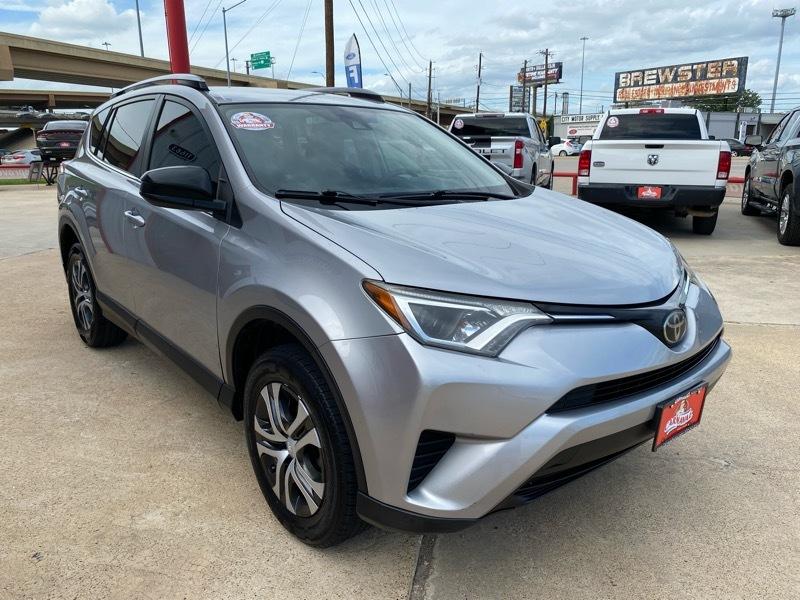 Toyota RAV4 LE FWD (Natl) 2018