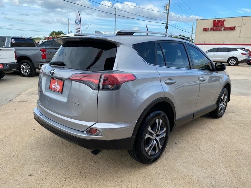 Toyota RAV4 LE FWD (Natl) 2018