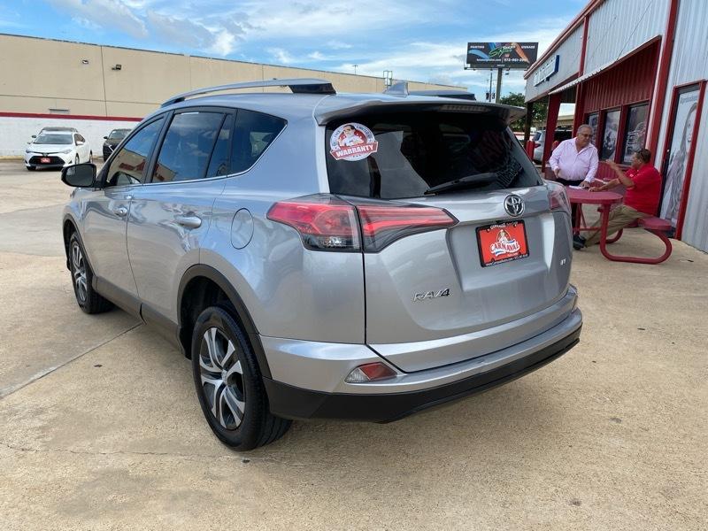 Toyota RAV4 LE FWD (Natl) 2018