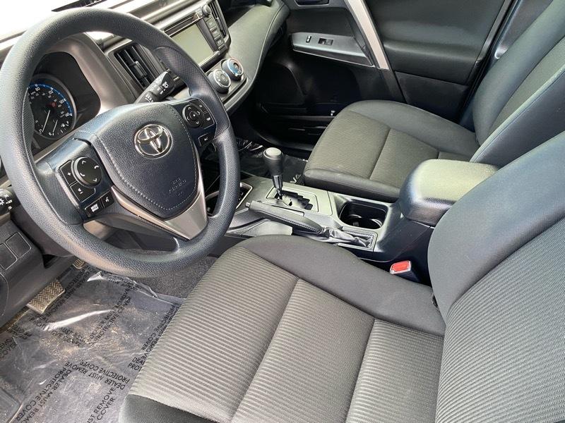 Toyota RAV4 LE FWD (Natl) 2018