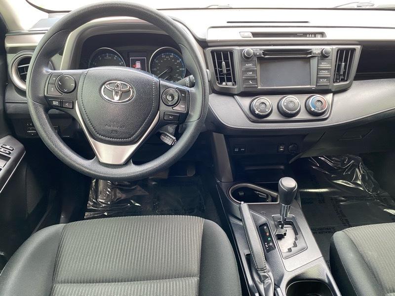 Toyota RAV4 LE FWD (Natl) 2018