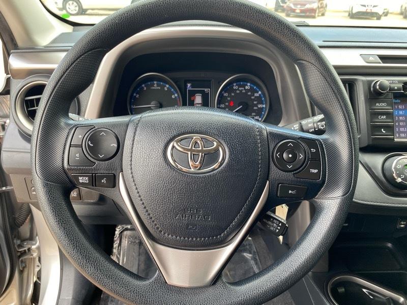 Toyota RAV4 LE FWD (Natl) 2018
