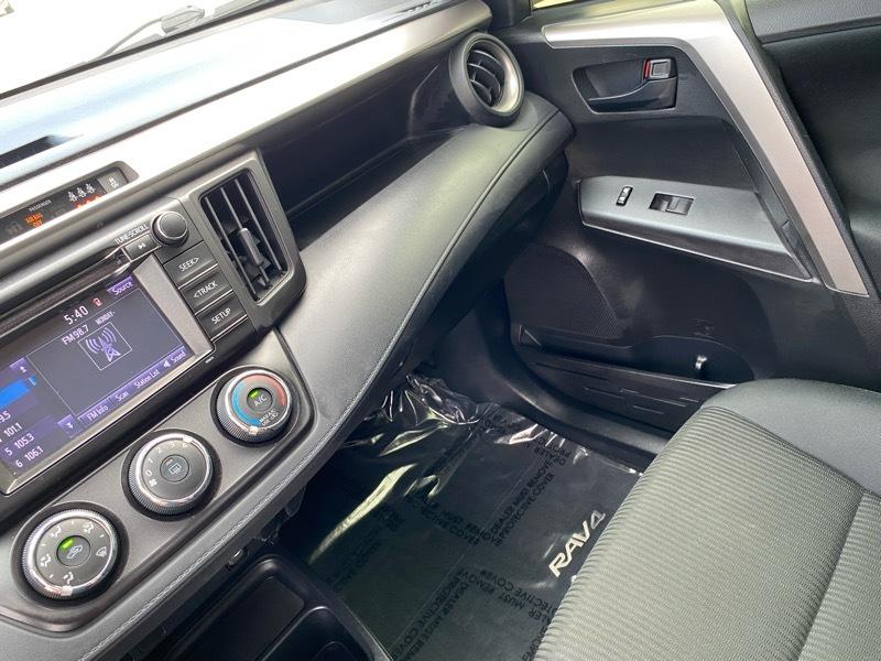 Toyota RAV4 LE FWD (Natl) 2018