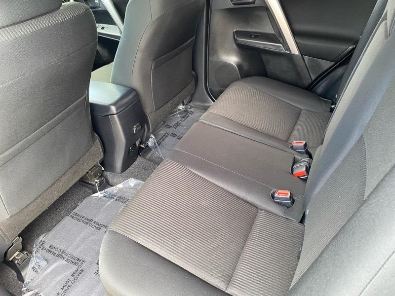 Toyota RAV4 LE FWD (Natl) 2018