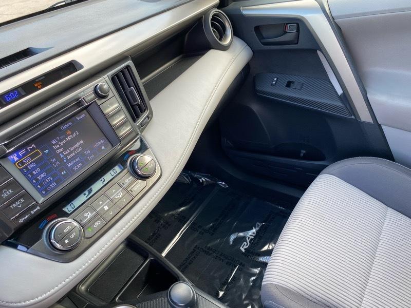Toyota RAV4 AWD 4dr XLE (Natl) 2013