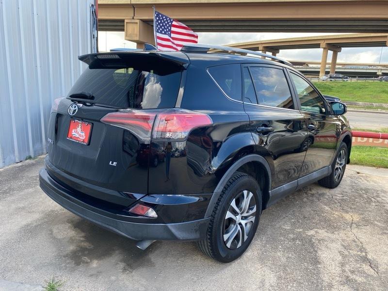 Toyota RAV4 LE FWD (Natl) 2018