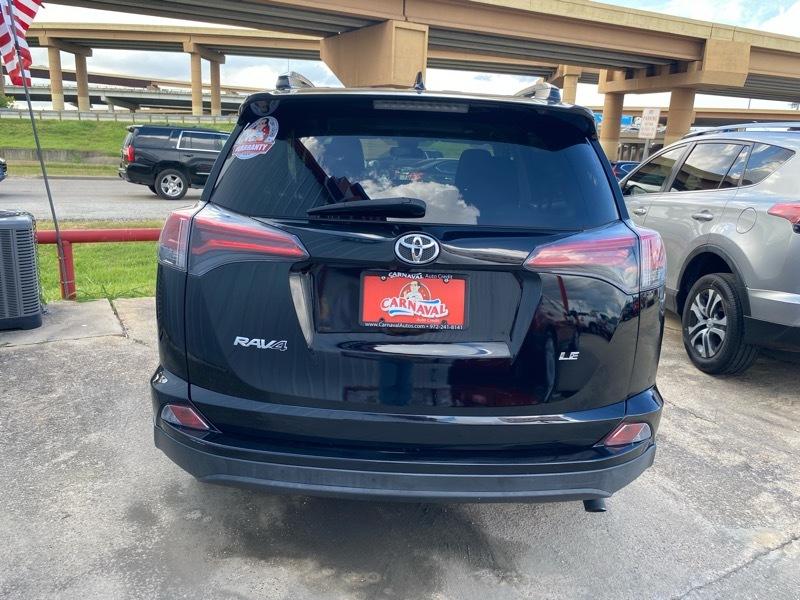 Toyota RAV4 LE FWD (Natl) 2018