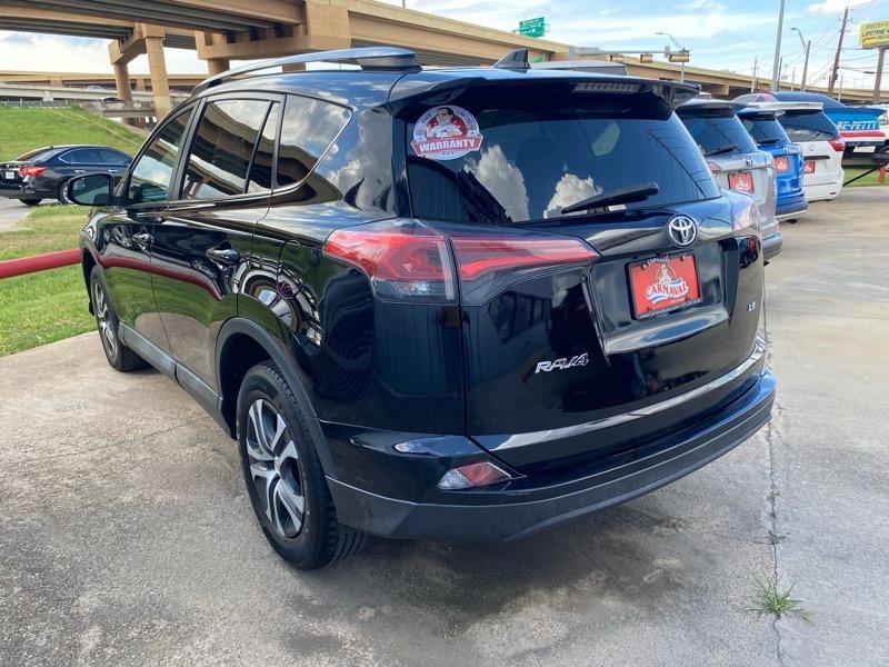 Toyota RAV4 LE FWD (Natl) 2018