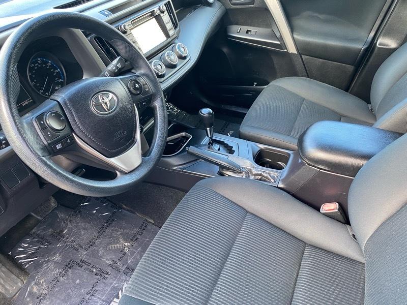Toyota RAV4 LE FWD (Natl) 2018