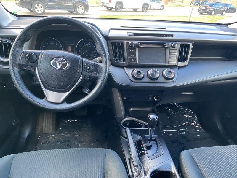 Toyota RAV4 LE FWD (Natl) 2018