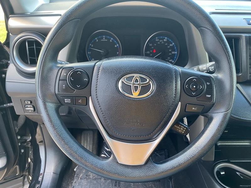 Toyota RAV4 LE FWD (Natl) 2018