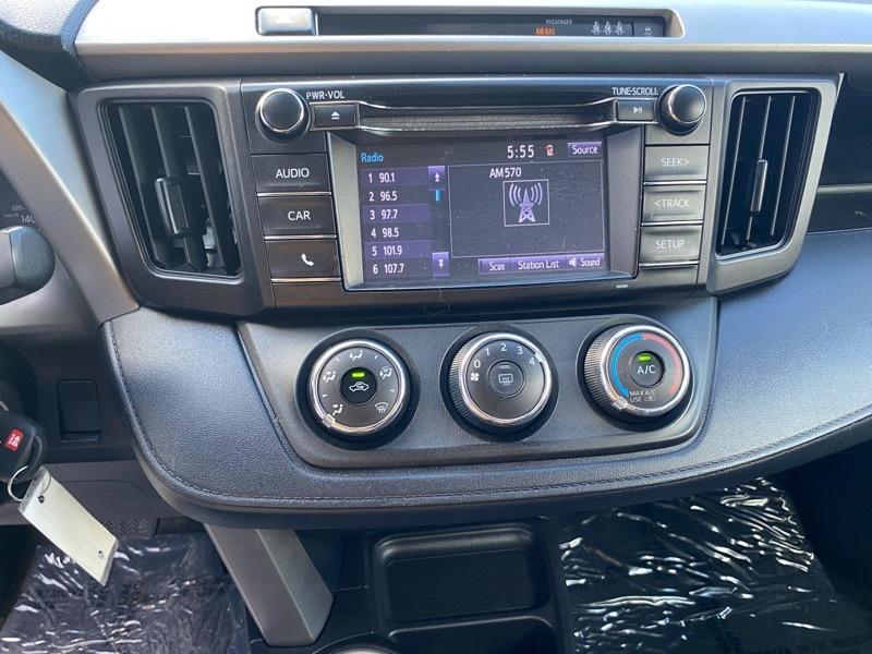 Toyota RAV4 LE FWD (Natl) 2018