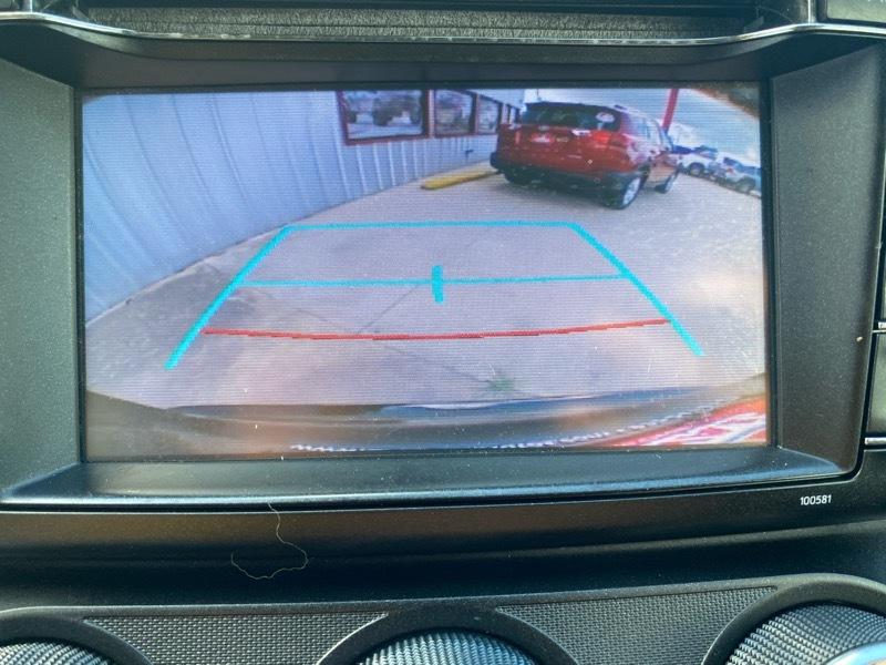 Toyota RAV4 LE FWD (Natl) 2018