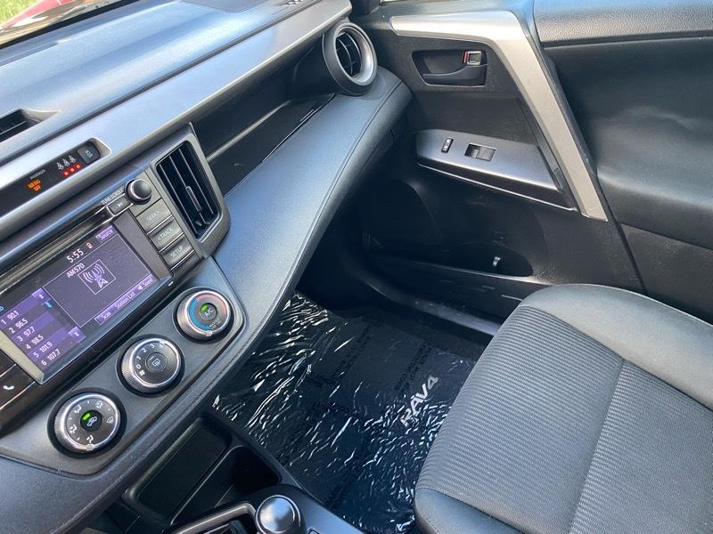 Toyota RAV4 LE FWD (Natl) 2018