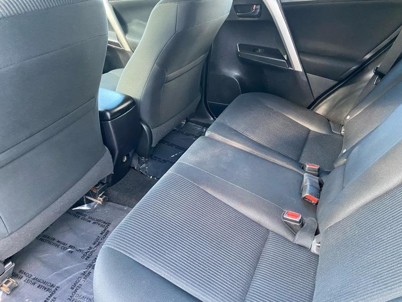 Toyota RAV4 LE FWD (Natl) 2018