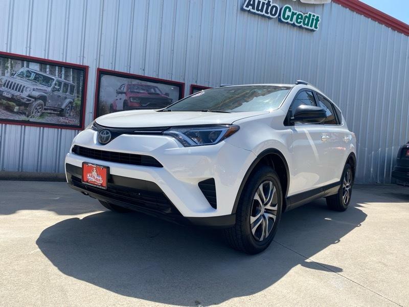 Toyota RAV4 LE FWD (Natl) 2017
