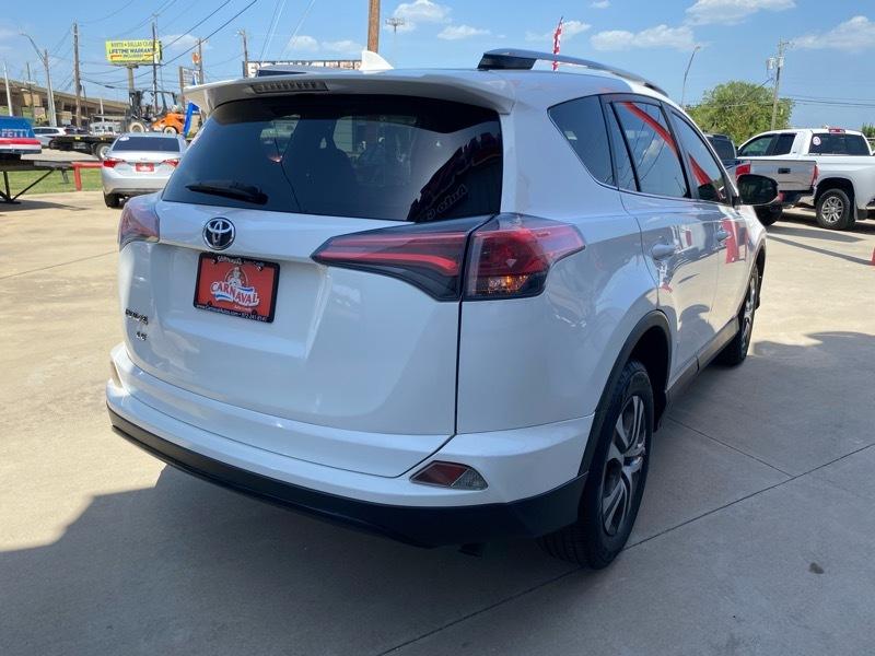 Toyota RAV4 LE FWD (Natl) 2017
