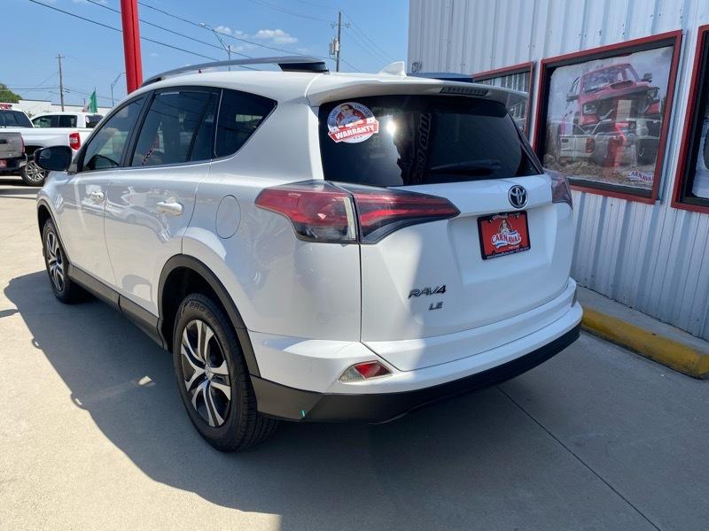 Toyota RAV4 LE FWD (Natl) 2017