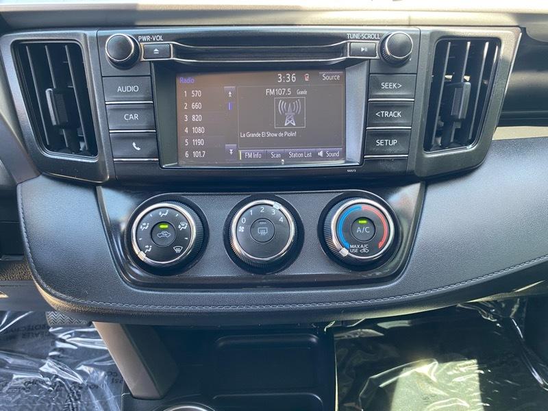 Toyota RAV4 LE FWD (Natl) 2017