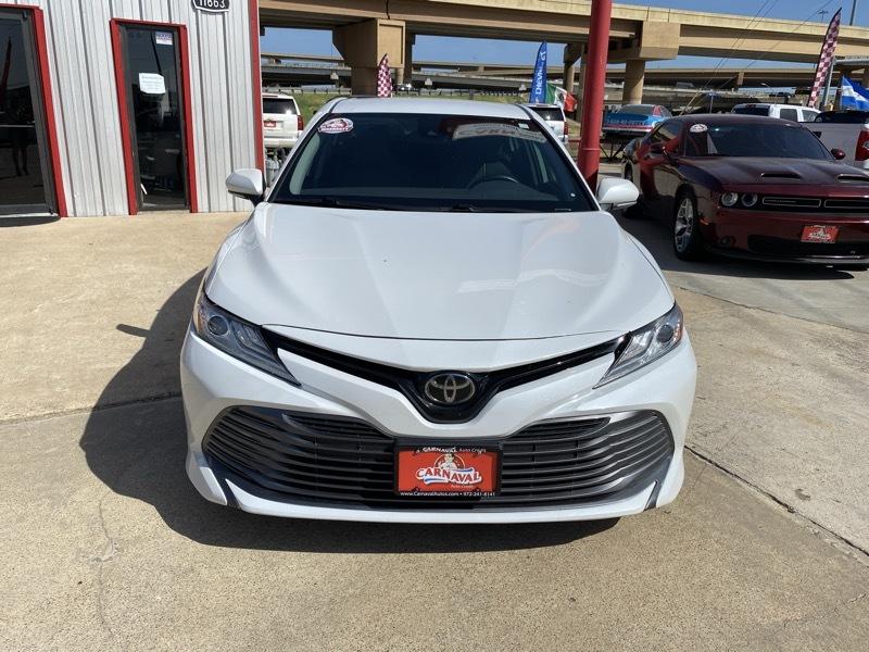 Toyota Camry XLE Auto (Natl) 2020