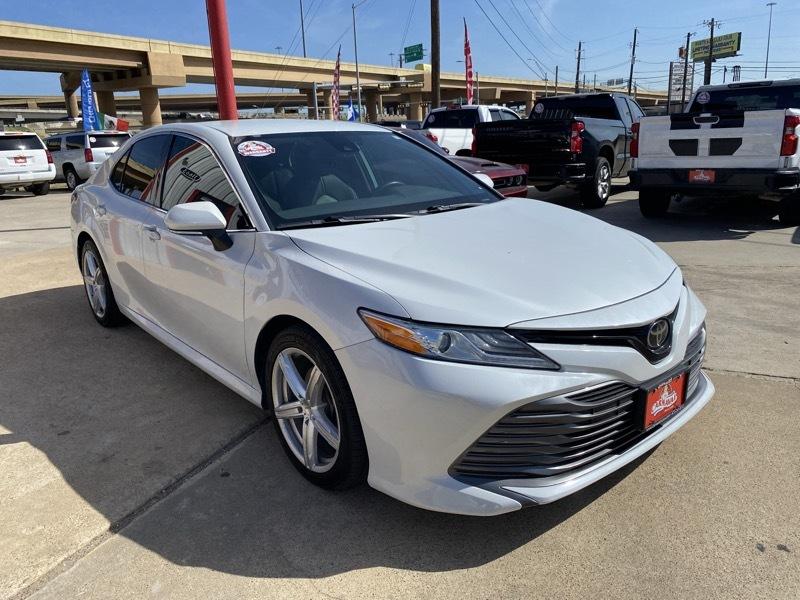 Toyota Camry XLE Auto (Natl) 2020