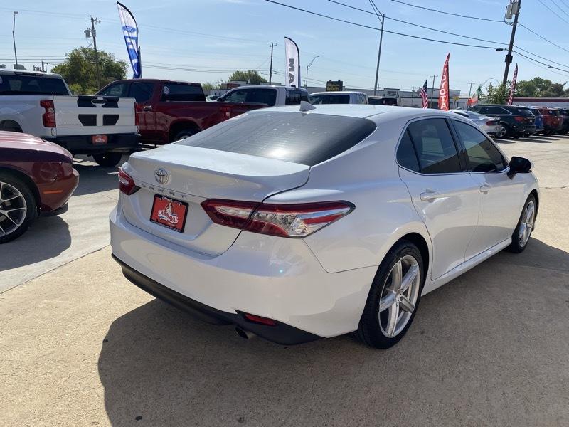 Toyota Camry XLE Auto (Natl) 2020