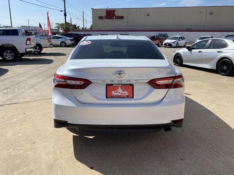 Toyota Camry XLE Auto (Natl) 2020