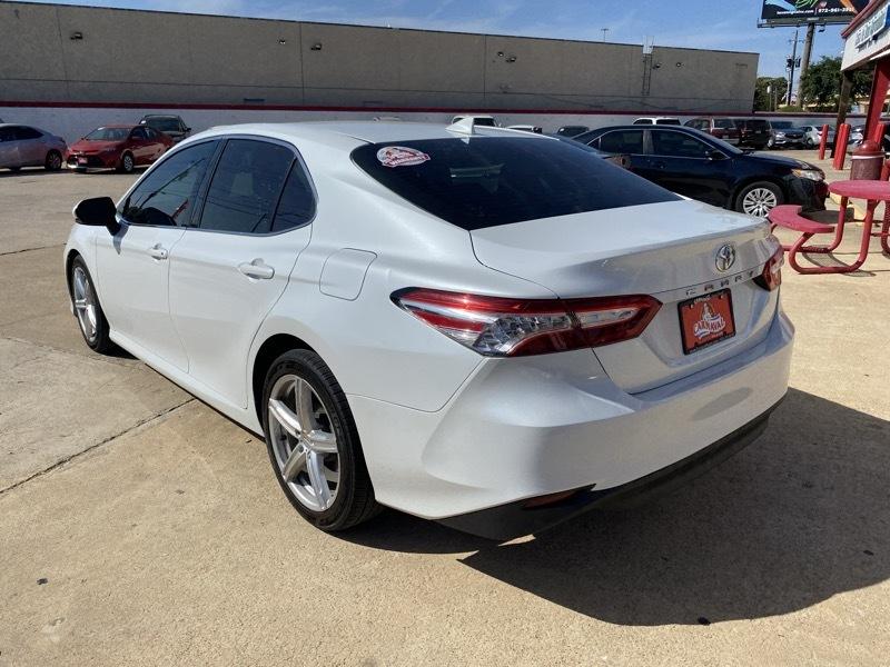 Toyota Camry XLE Auto (Natl) 2020