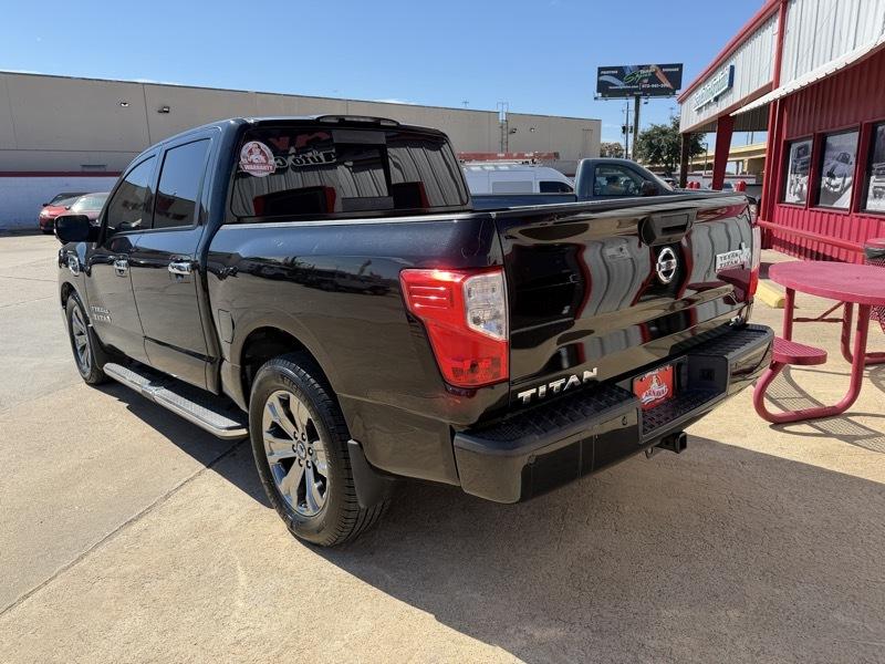 Nissan Titan 4x2 Crew Cab SV 2017